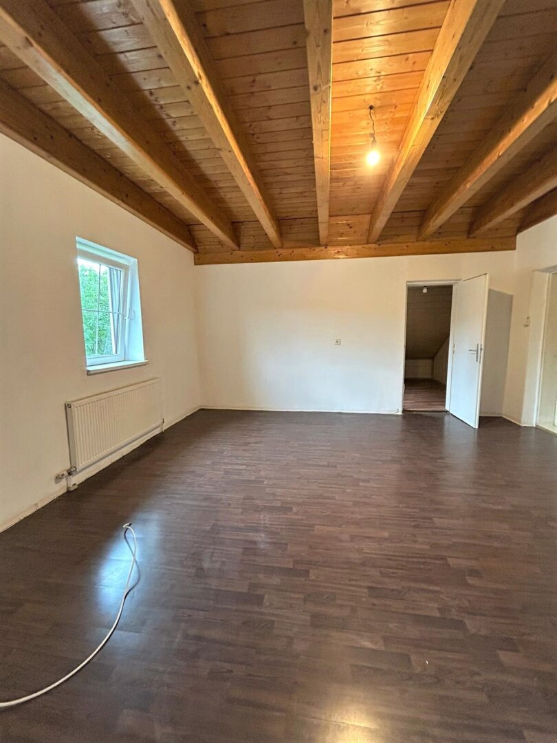 Helle Dachgeschosswohnung mit Gartennutzung gelangt zur Miete in Pottschach!, 2630 Pottschach, Dachgeschosswohnung