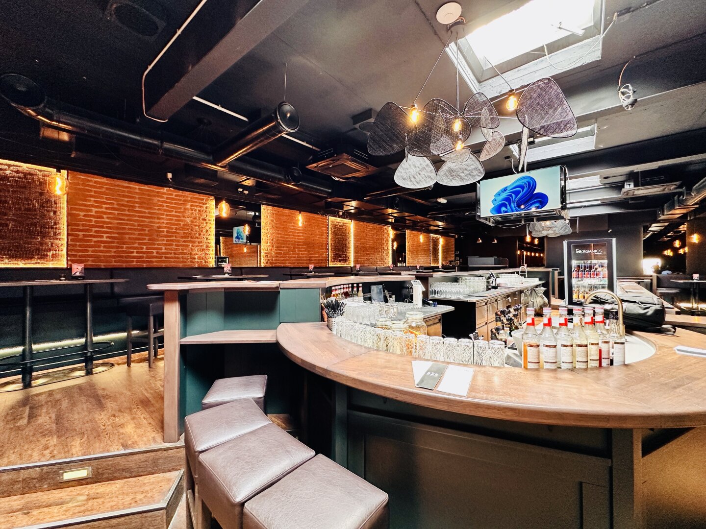 Voll ausgestattete Bar mit 197 m² – Sofort betriebsbereit!, 2700 Wiener Neustadt, Bar