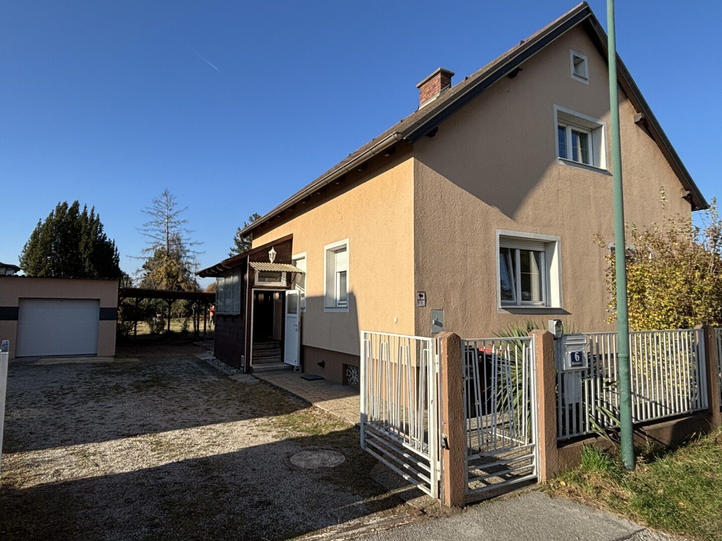 Gepflegtes Einfamilienhaus mit großem Grundstück in Felixdorf, 2603 Felixdorf, Einfamilienhaus