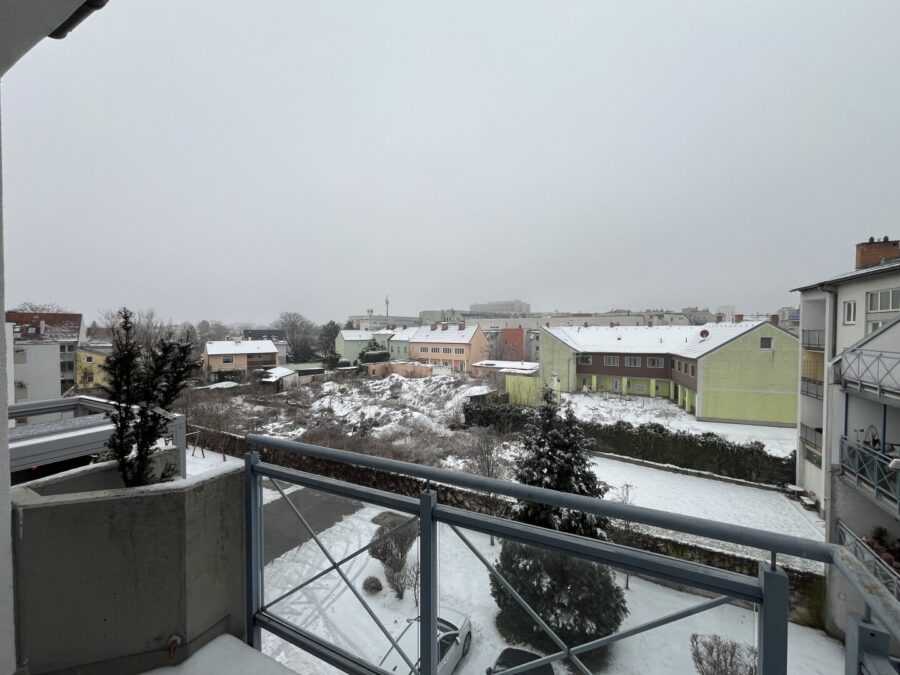 Gepflegte und ruhige Eigentumswohnung mit Fernblick in Wiener Neustadt - titelbild