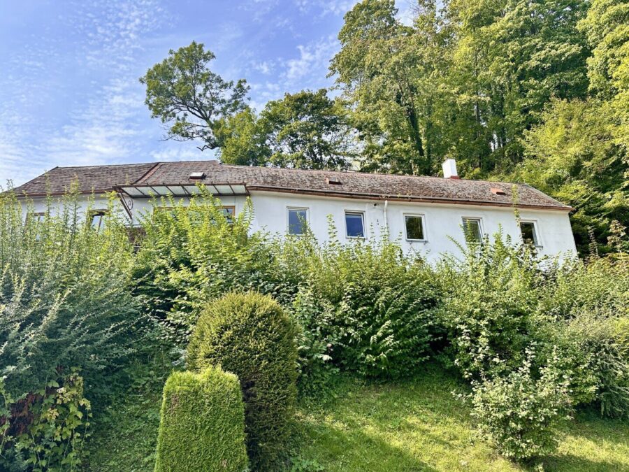 Wohn- & Investitionsmöglichkeit in Gloggnitz – Zinshaus mit Potenzial! - titelbild