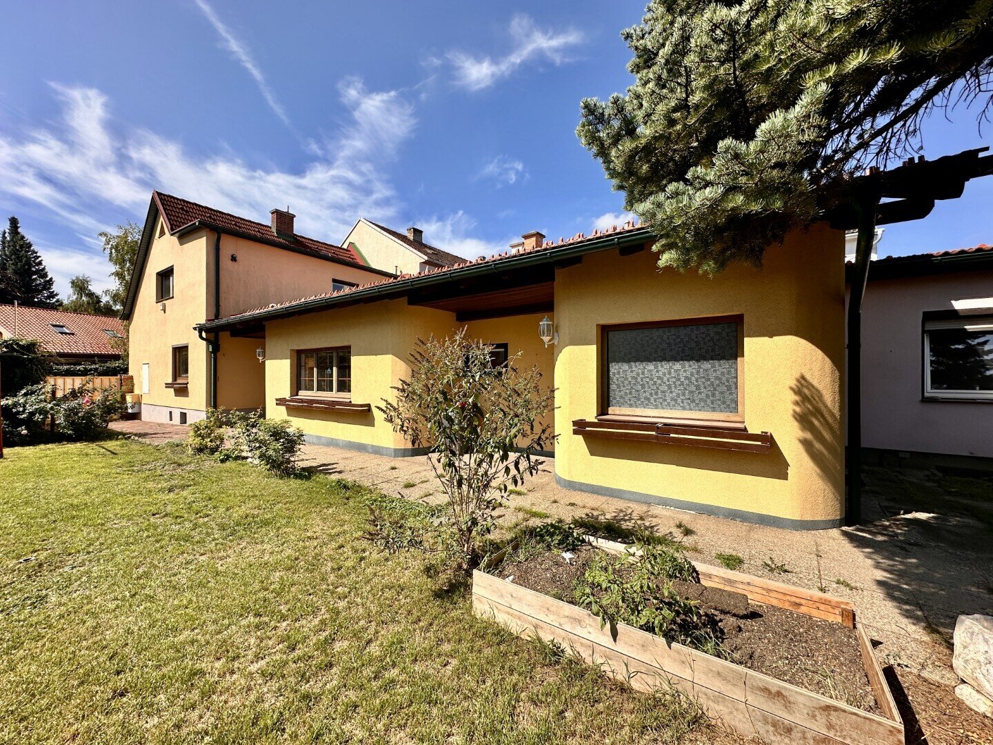 Leben & genießen – Charmantes Haus mit 2 Wohneinheiten, Pool, Garage & viel Platz in Neunkirchen!, 2620 Neunkirchen, Haus