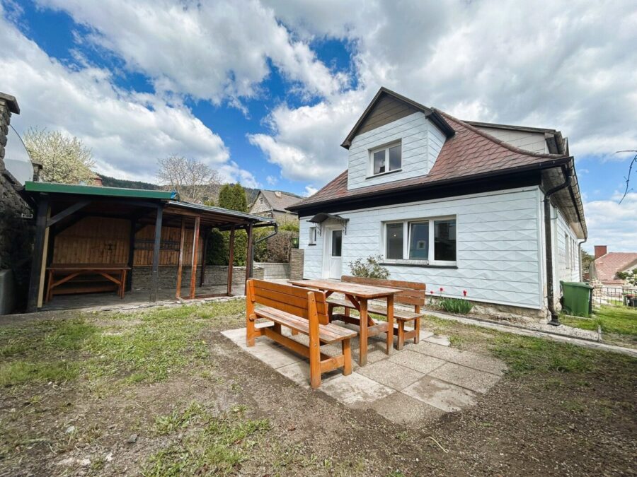 Doppelhaus zum Sanieren in zentraler & ruhiger Lage von Grünbach - titelbild