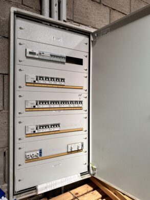 Gewerbeimmobilie mit Halle, Bürogebäude & Freiflächen zu verkaufen – vielseitige Liegenschaft - bild