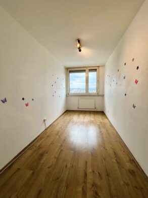 Top gepflegte 3-Zimmer Wohnung im beliebten Zehnerviertel – Fernblick im 5. Stock | Sofort beziehbar - bild