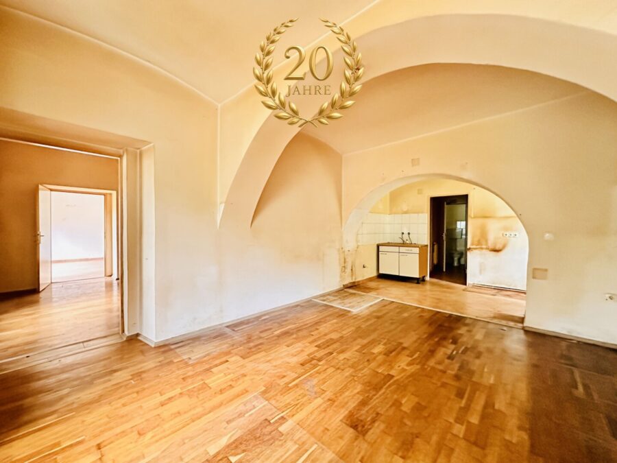 Sanierungsbedürftige Erdgeschosswohnung mit Gartenzugang im Zentrum von Reichenau an der Rax – 65 m² mit viel Potenzial - titelbild