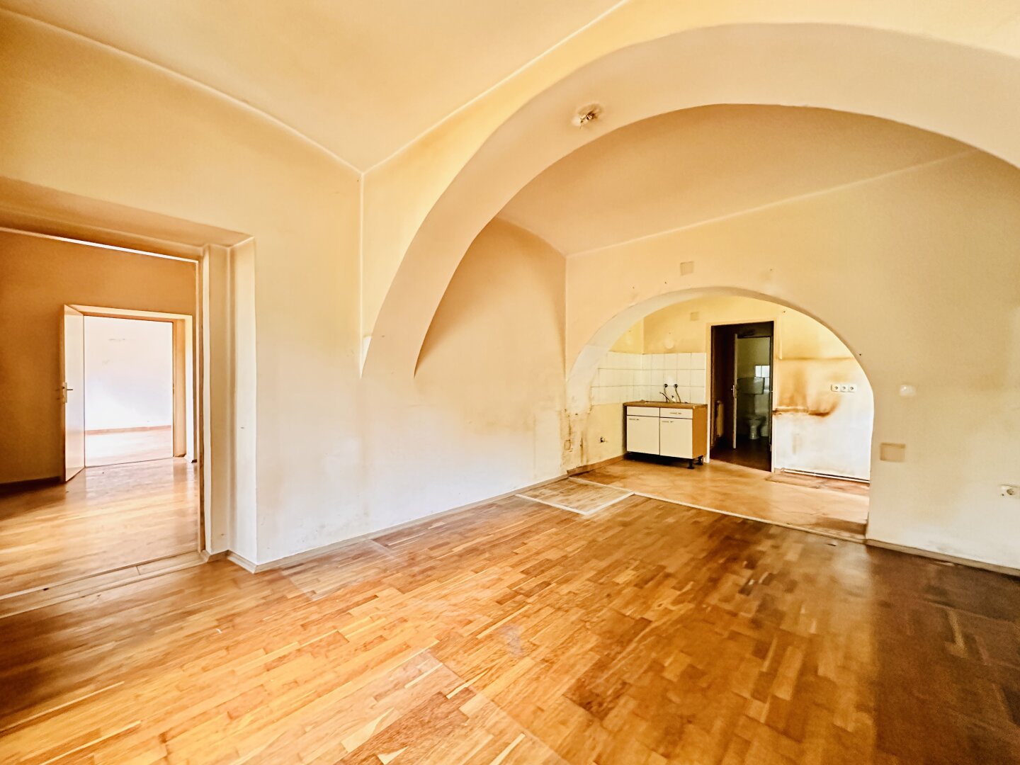 Sanierungsbedürftige Erdgeschosswohnung mit Gartenzugang im Zentrum von Reichenau an der Rax – 65 m² mit viel Potenzial, 2651 Reichenau an der Rax, Wohnung
