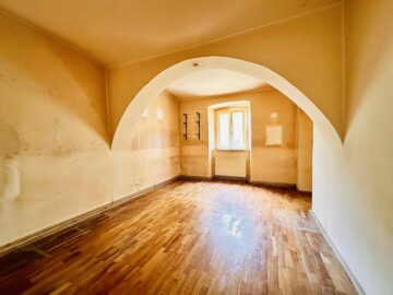 Sanierungsbedürftige Erdgeschosswohnung mit Gartenzugang im Zentrum von Reichenau an der Rax – 65 m² mit viel Potenzial - bild