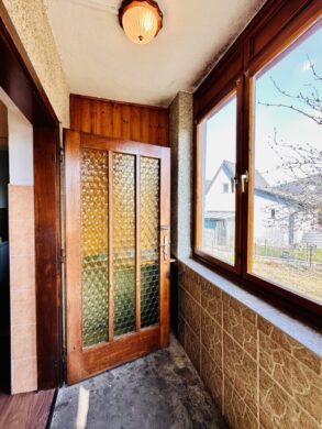 Geräumiges Einfamilienhaus mit Garten und Nebengebäude am Stadtrand von Gloggnitz – sofort verfügbar - bild