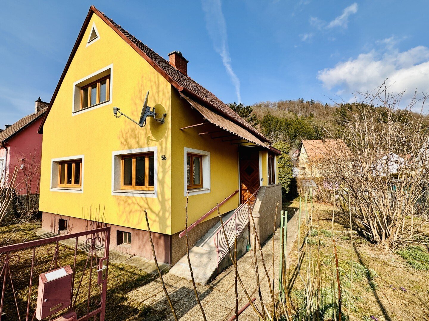 Geräumiges Einfamilienhaus mit Garten und Nebengebäude am Stadtrand von Gloggnitz – sofort verfügbar, 2640 Gloggnitz, Haus