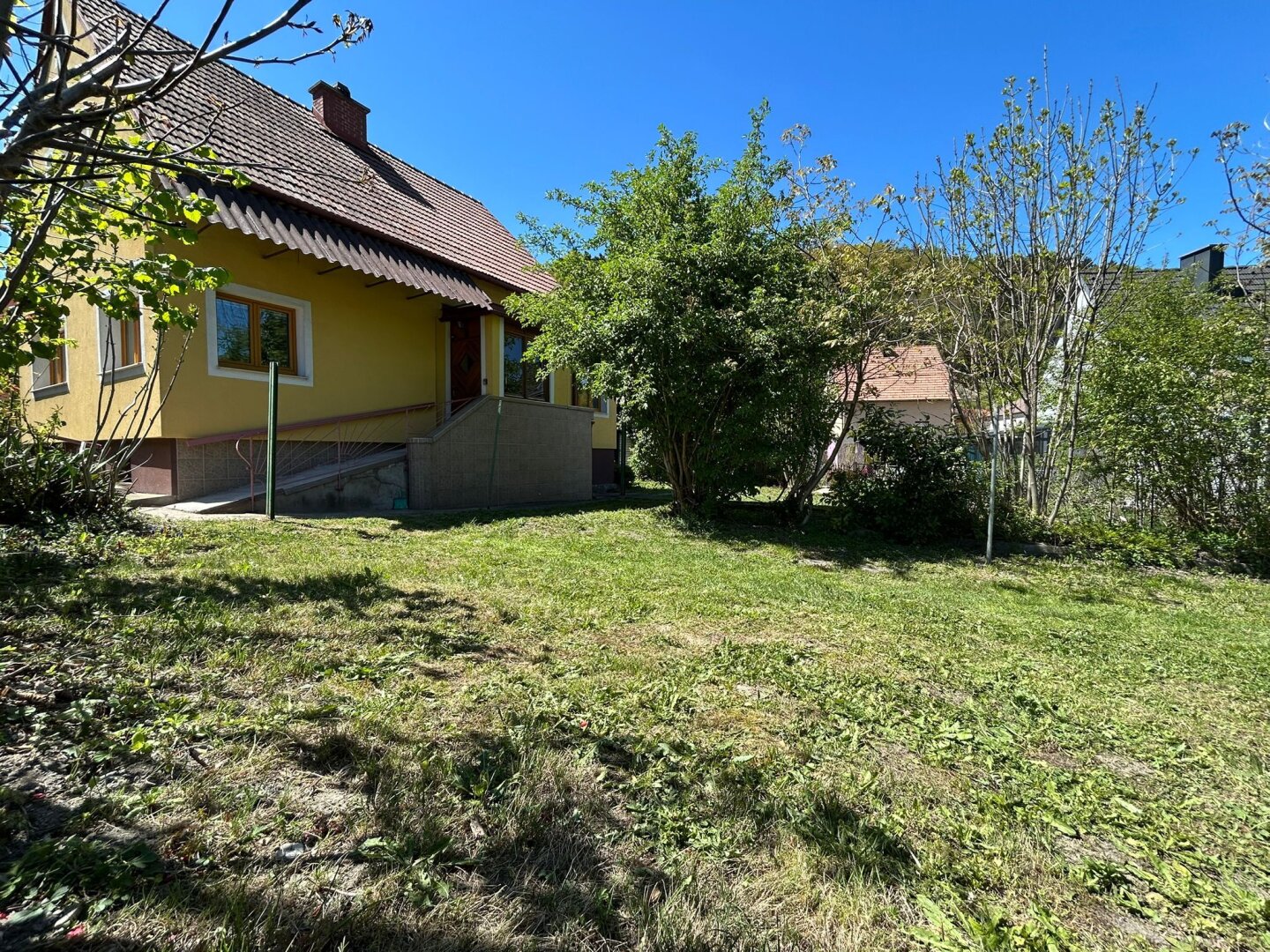 Geräumiges Einfamilienhaus mit Garten und Nebengebäude am Stadtrand von Gloggnitz – sofort verfügbar, 2640 Gloggnitz, Haus