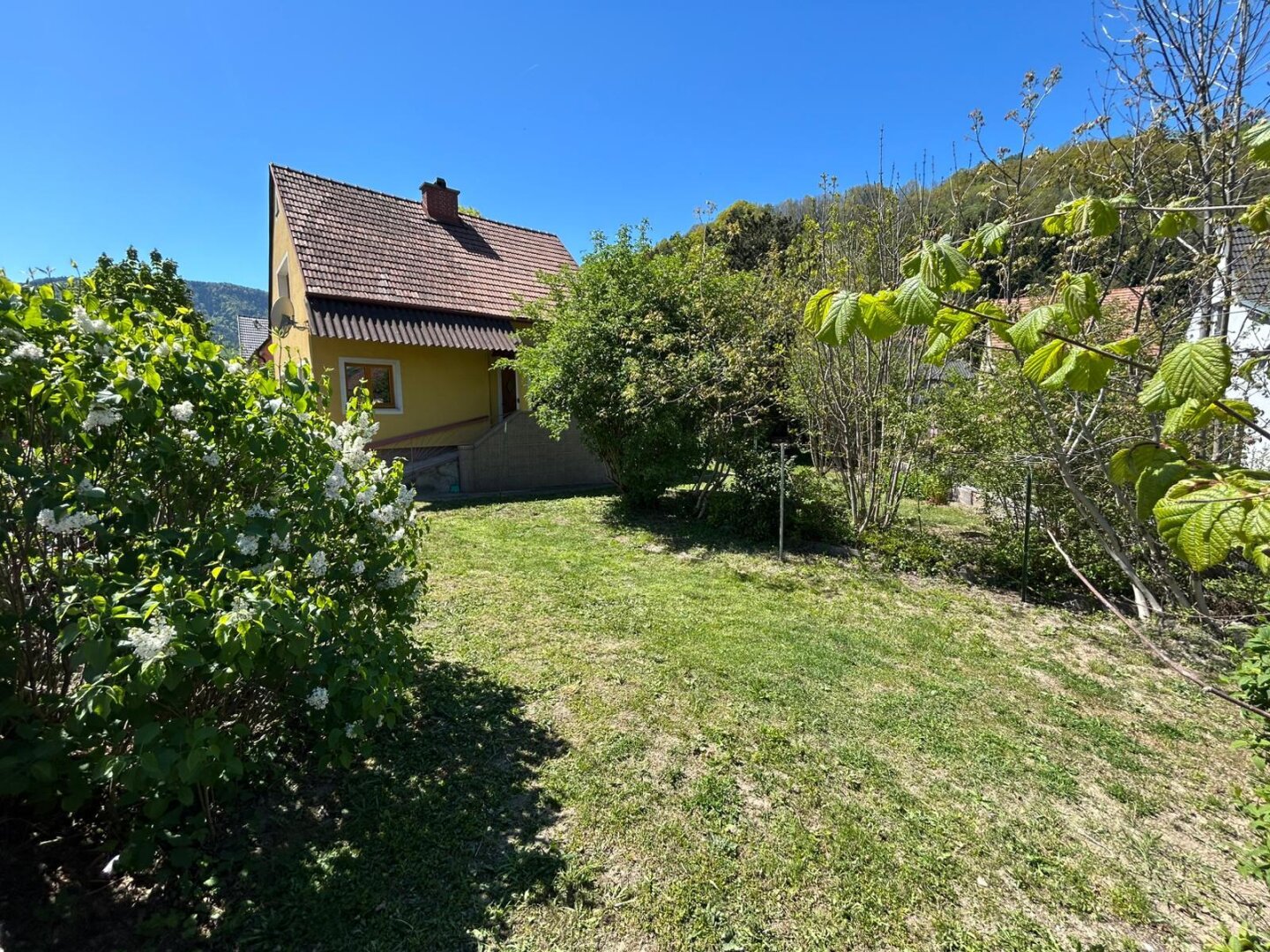 Geräumiges Einfamilienhaus mit Garten und Nebengebäude am Stadtrand von Gloggnitz – sofort verfügbar, 2640 Gloggnitz, Haus